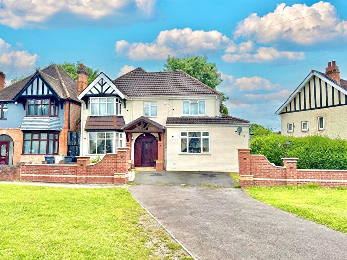 4 Bedroom Detached House For Sale In Yardley Wood Road, Moseley, B13