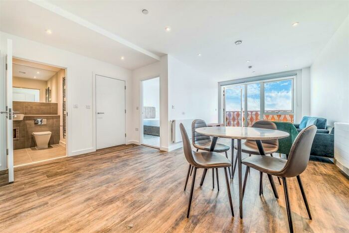 1 Bedroom Apartment To Rent In Bed, Nd Floor, The Halcyon In Fresh Wharf, IG11