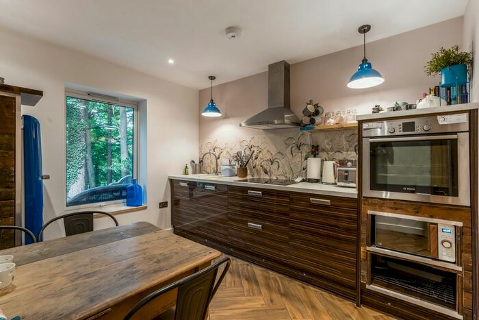 3 Bedroom Flat To Rent In Cadbury Camp Lane, Clapton In Gordano, Bristol, BS20