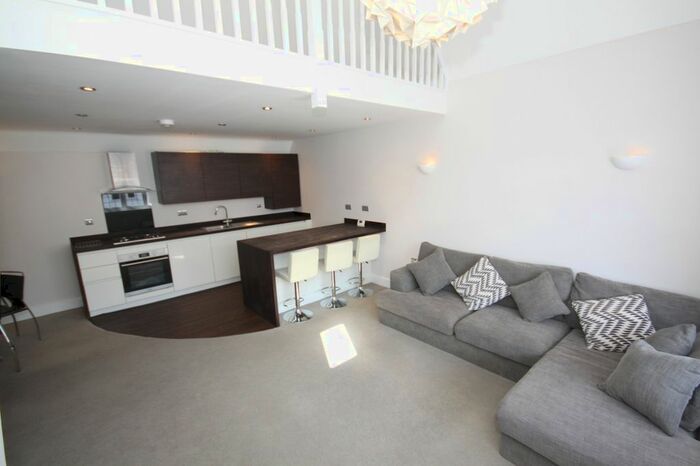 2 Bedroom Flat To Rent In Woodhurst Avenue, Petts Wood, Orpington, BR5