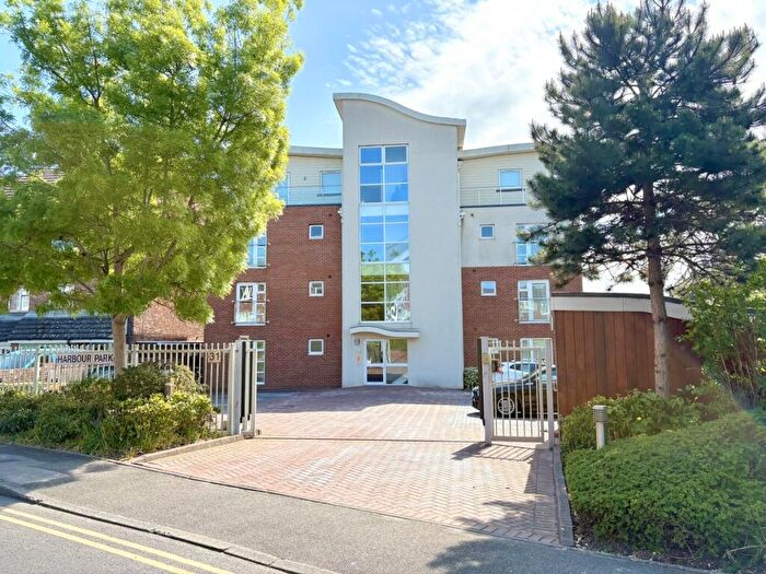 2 Bedroom Flat For Sale In Mount Pleasant Road, Poole, BH15
