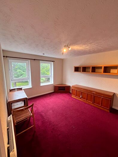 2 Bedroom Flat To Rent In Restalrig Drive, Edinburgh, EH7