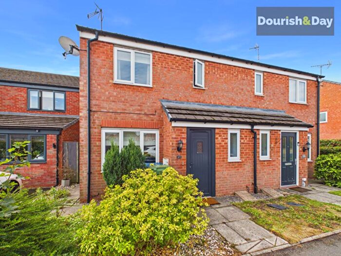 3 Bedroom Semi-Detached House For Sale In Fieldhouse Way, Stafford, ST17