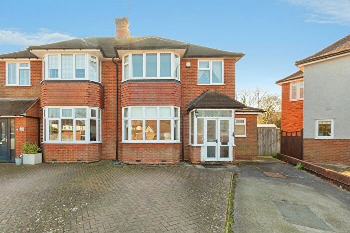 3 Bedroom Semi Detached House For Sale In Ash Grove, Aylesbury, HP21