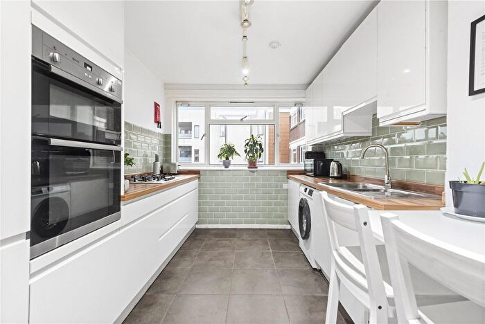 3 Bedroom Flat For Sale In Chatham Road, London, SW11