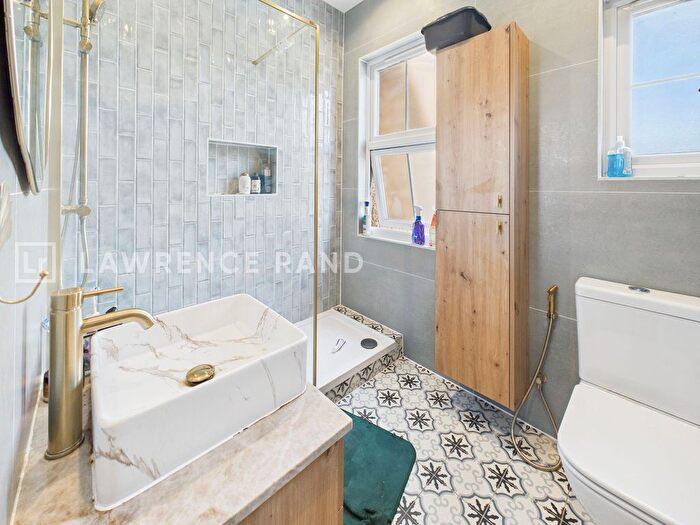 3 Bedroom Flat To Rent In Green Lane, Northwood, HA6