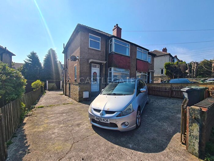 3 Bedroom Semi-Detached House To Rent In York Avenue, Huddersfield, West Yorkshire, HD2