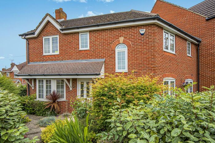 4 Bedroom End Of Terrace House To Rent In Foskett Way, Aylesbury, HP21