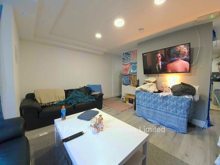 6 Bedroom Terraced House To Rent In Brudenell Mount, Hyde Park, Leeds, LS6