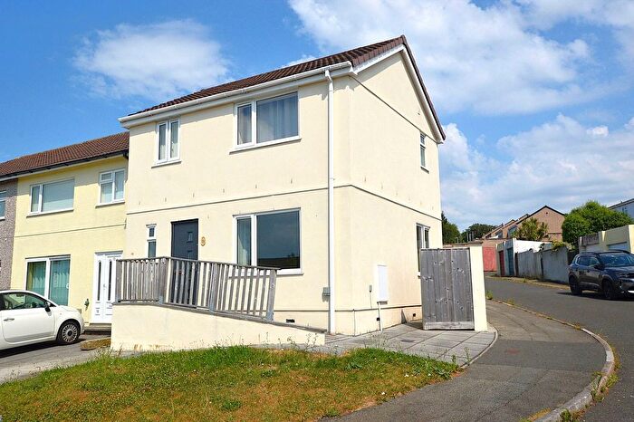 3 Bedroom Detached House For Sale In Sunningdale Road, Saltash, Cornwall, PL12
