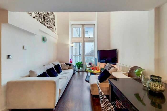 3 Bedroom Flat To Rent In Cadogan Road, Woolwich, London, SE18