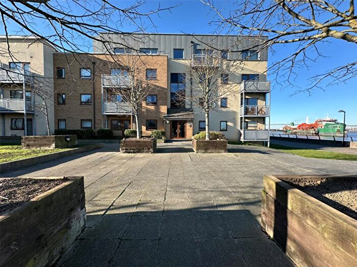 2 Bedroom Flat For Sale In North Star Boulevard, Greenhithe, Kent, DA9