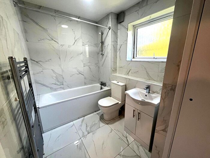 1 Bedroom Flat To Rent In Roundhedge Way, Enfield, EN2