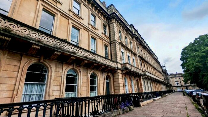 2 Bedroom Flat To Rent In Victoria Square, Clifton, Bristol, BS8