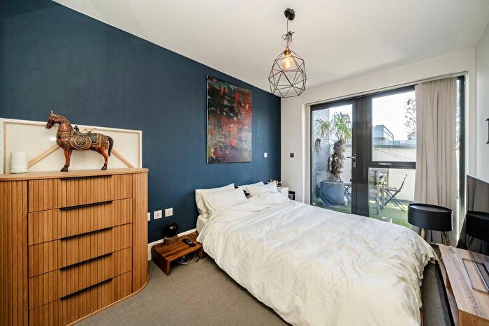 1 Bedroom Flat For Sale In Bicycle Mews, London, SW4