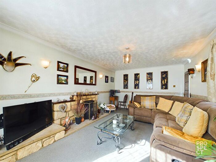2 Bedroom Bungalow For Sale In Nine Mile Ride, Finchampstead, Wokingham, Berkshire, RG40