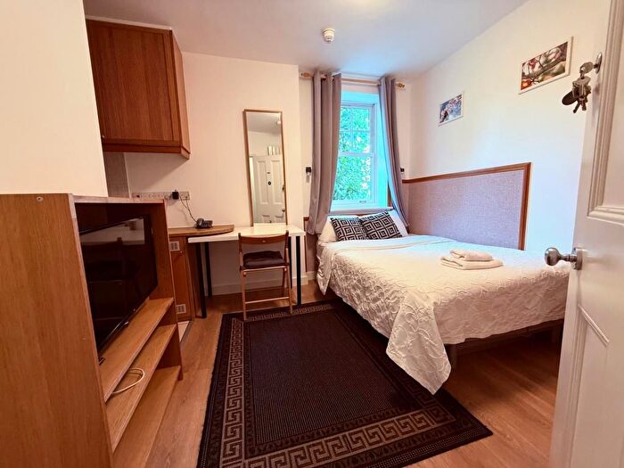 Studio To Rent In Fulham Palace Road, Hammersmith, London, W6