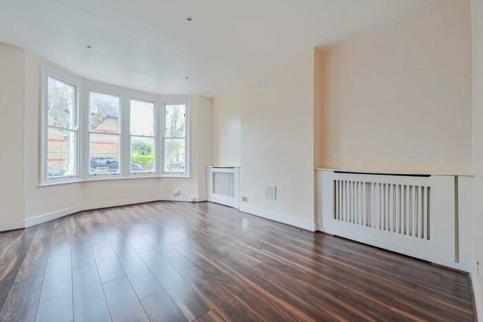 2 Bedroom Flat To Rent In Inchmery Road, Catford, London, SE6
