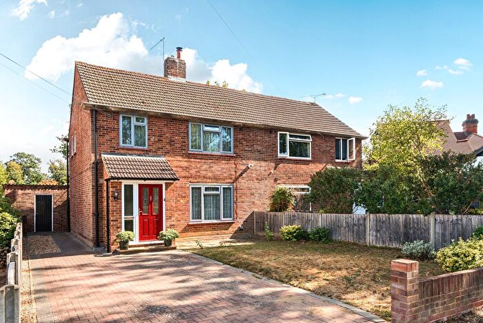 3 Bedroom Semi-Detached House For Sale In Rowtown, Addlestone, KT15