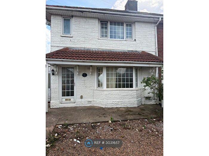 3 Bedroom Semi-Detached House To Rent In Leamington Drive, Sutton-In-Ashfield, NG17