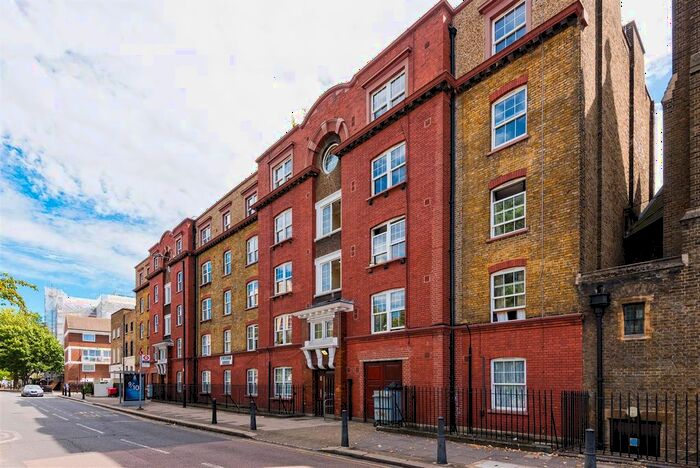 3 Bedroom Flat To Rent In Evesham House, Old Ford Road, London, E2