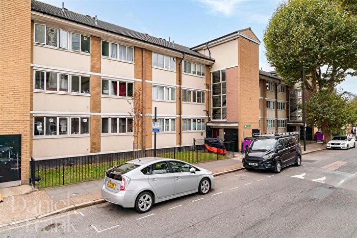 2 Bedroom Flat For Sale In East Ferry Road, London, E14