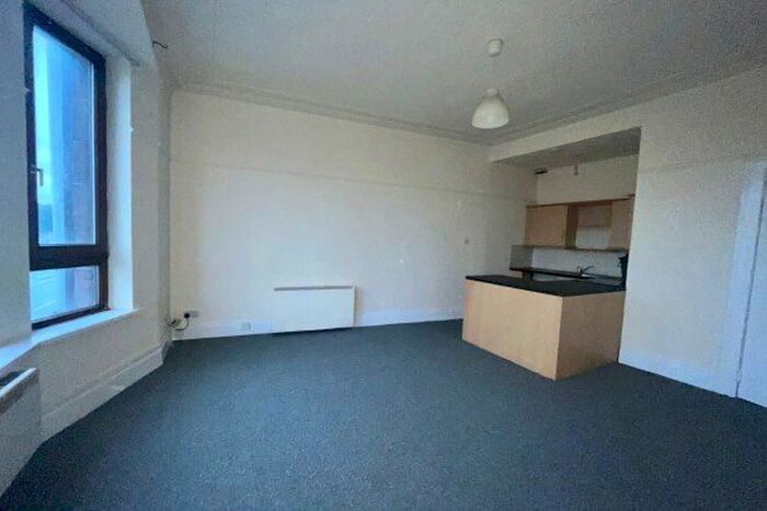 2 Bedroom Flat To Rent In Crosshill Street, Motherwell, ML1