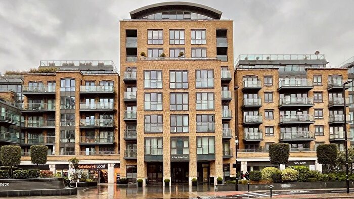 2 Bedroom Flat For Sale In Kew Bridge Road, Brentford, London, TW8