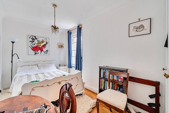3 Bedroom Flat To Rent In Lower Sloane Street, Chelsea, London, SW1W