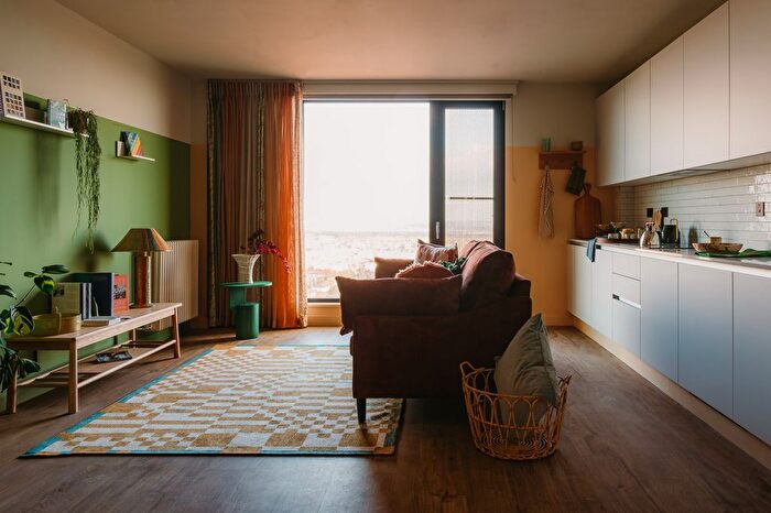 2 Bedroom Flat To Rent In The Eades, Selborne Road, London, E17