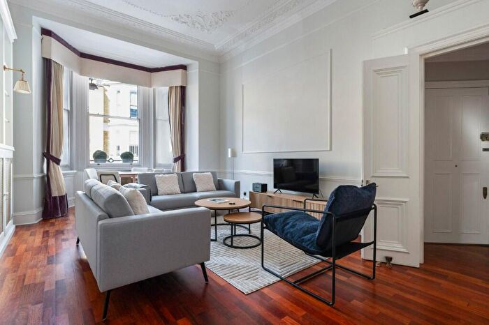 2 Bedroom Apartment To Rent In Redcliffe Square, London, SW10