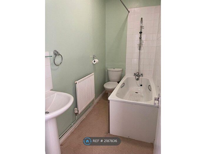 3 Bedroom Flat To Rent In Portnall Road, London, W9