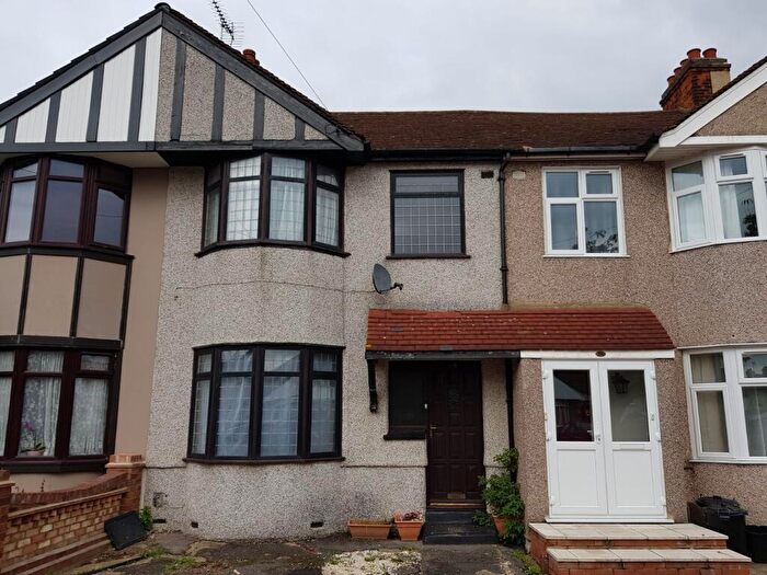 3 Bedroom Semi Detached House To Rent In Dunspring Lane, IG5