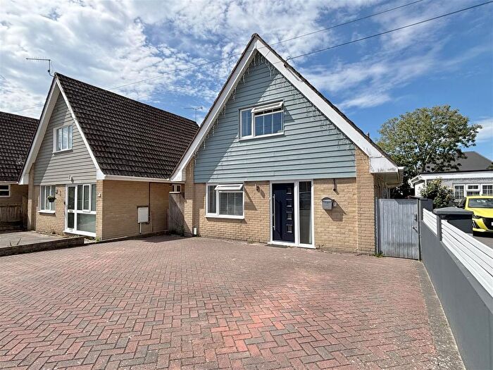 5 Bedroom Chalet For Sale In Allens Road, Upton, Poole, BH16