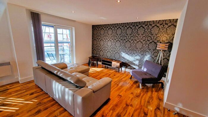 2 Bedroom Apartment To Rent In , Taylorson St South, M5