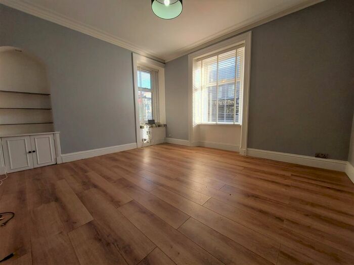 2 Bedroom Flat To Rent In Holburn Street, Holburn, Aberdeen, AB10