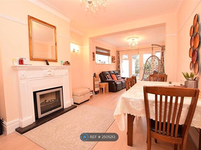 4 Bedroom Semi-Detached House To Rent In Belfairs Drive, Romford, RM6