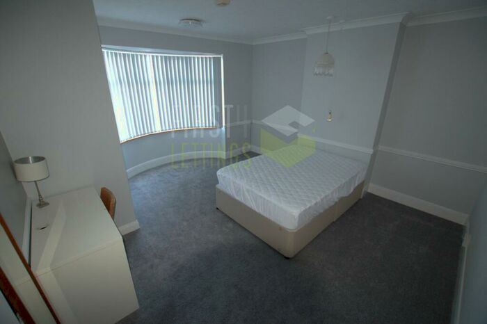 4 Bedroom Semi-Detached House To Rent In Milford Road, Clarendon Park, LE2