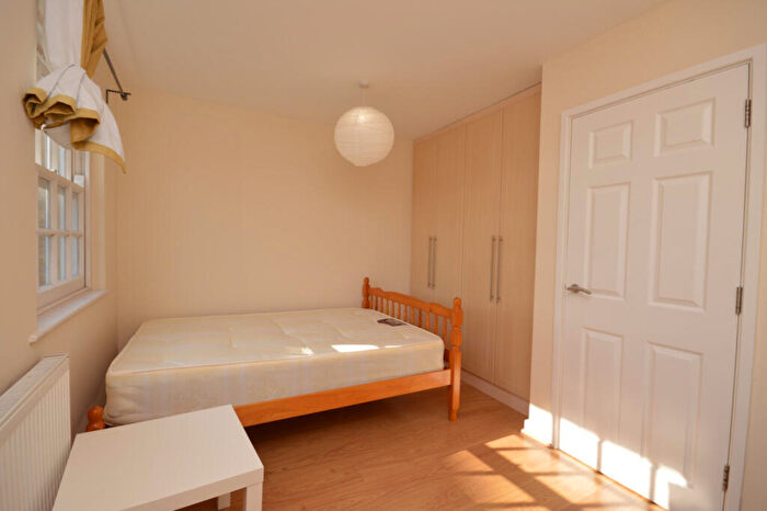 3 Bedroom Terraced House To Rent In Steels Lane, Tower Hamlets, E1