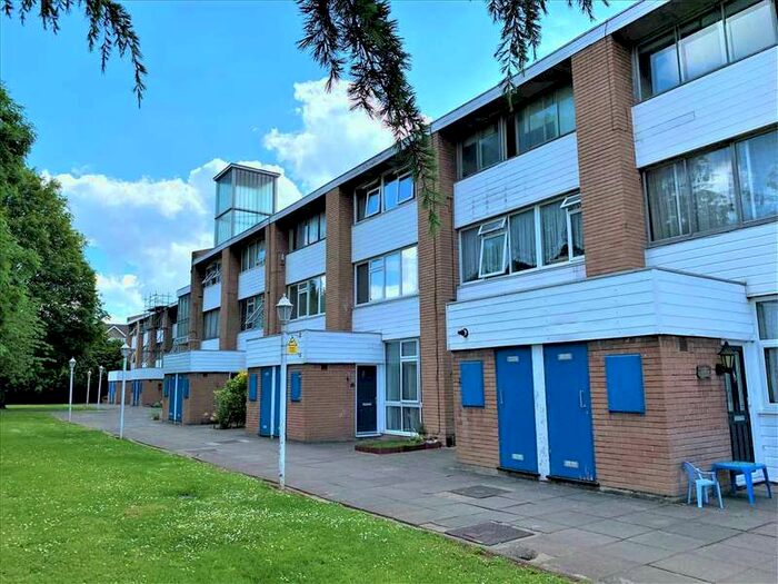 Flat For Sale In Kingswood House, Farnham Road, Slough, SL2