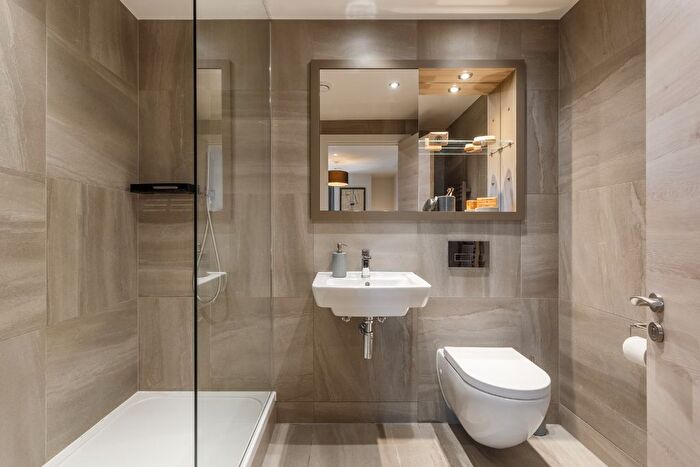 1 Bedroom Flat To Rent In Rochdale Road, Manchester, M4