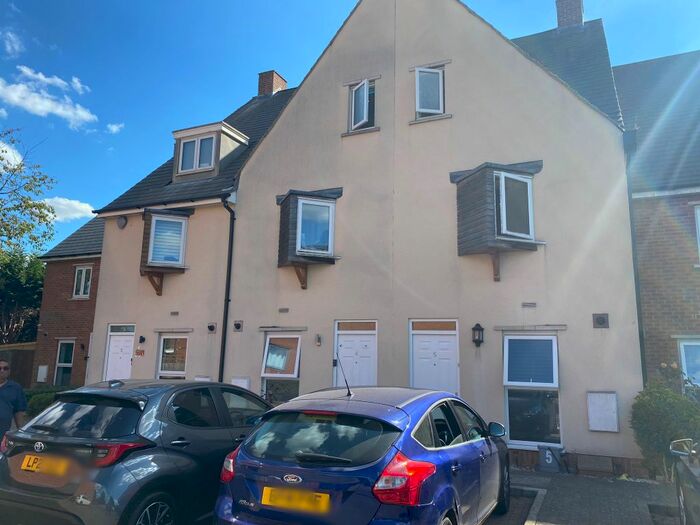 3 Bedroom Terraced House To Rent In School Mead, Abbots Langley, WD5