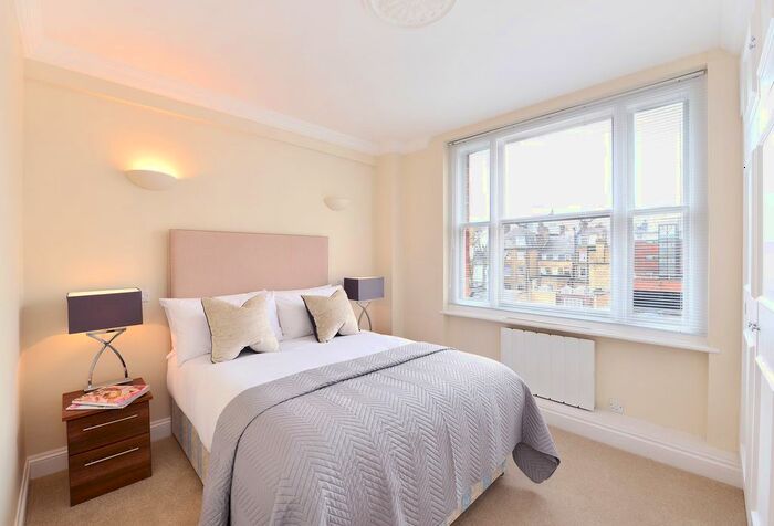 2 Bedroom Flat To Rent In Hill Street, London, W1J