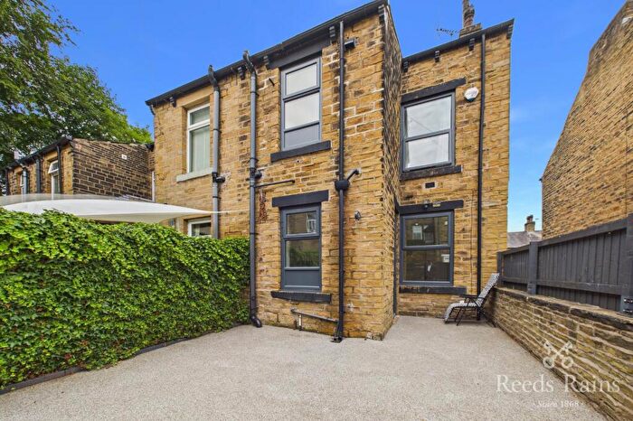 3 Bedroom End Of Terrace House For Sale In Abbey Walk, Halifax, West Yorkshire, HX3