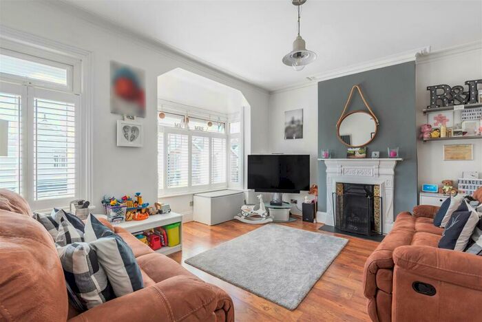 4 Bedroom Maisonette To Rent In Chesham Road, Kingston Upon Thames, KT1