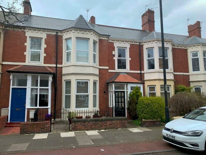3 Bedroom Flat To Rent In Washington Terrace, North Shields, NE30