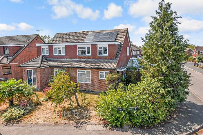 3 Bedroom Semi-Detached House For Sale In Poynes Road, Horley, Surrey, RH6