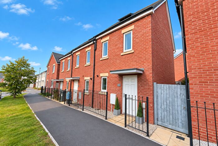 3 Bedroom End Of Terrace House For Sale In Kingfisher Drive, Yeovil, BA22