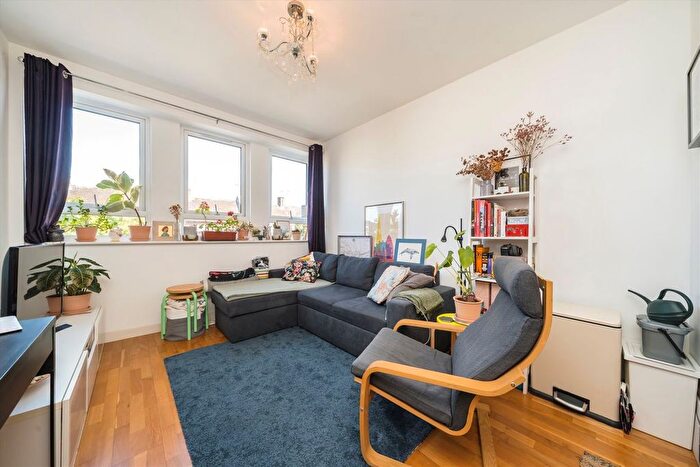 1 Bedroom Flat For Sale In Heath Road, Twickenham, TW1