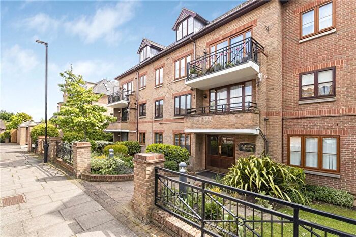 3 Bedroom Flat For Sale In Claremont Heights, Enfield, EN2